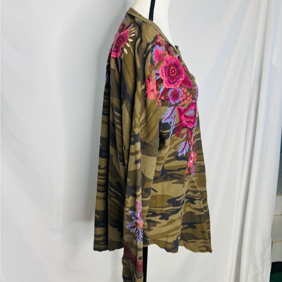 Johnny Was Marcella Floral Camo Top - Picture 6 of 9